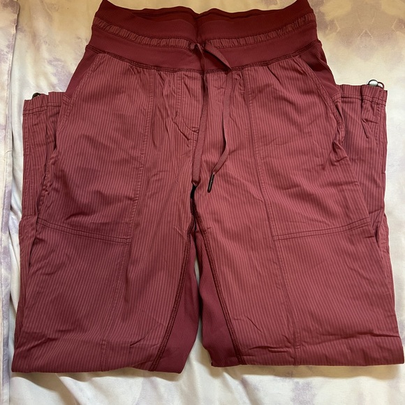 Lululemon Dance Studio Crop 25” - Picture 2 of 5